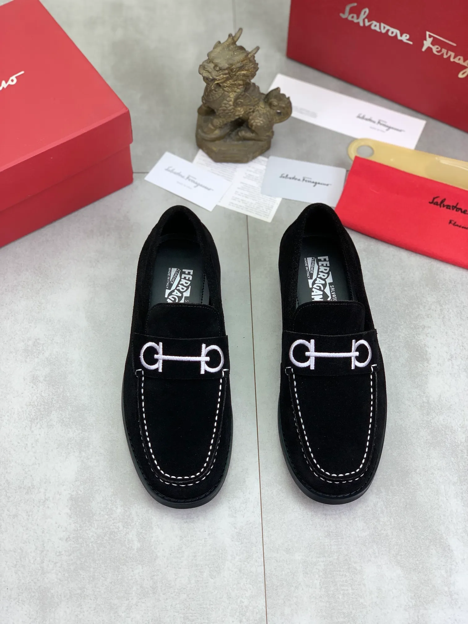 Men's Men's Shoes 💰P460💰[New Style] Water-dyed Niuli 🆘[Salvatore Ferragamo] Ferragamo's latest casual business leather shoes for men! Available at counters simultaneously! The fabric is made of specially imported original calfskin, the lining is made of imported water-dyed cowhide, and the original combination outsole is absolutely luxurious and leads the fashion trend. Matching code: 38-45; 5️⃣ colors available
